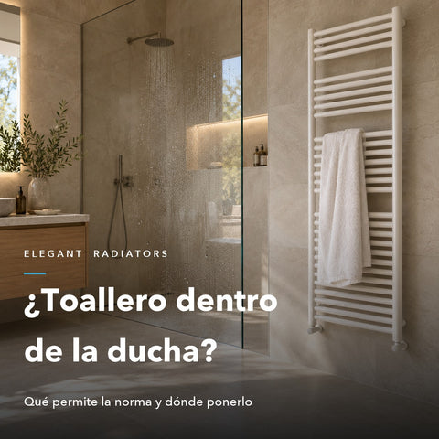 Toallero blanco montado en la pared junto a la mampara de cristal de una ducha, con una toalla seca al alcance de la mano